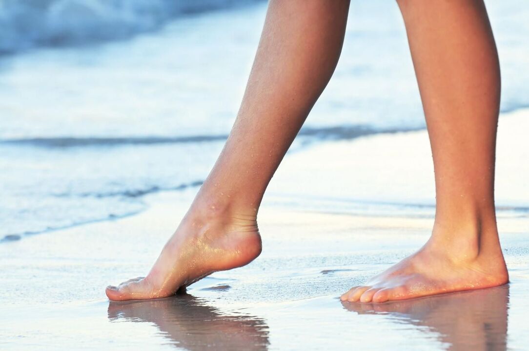 Prevención de las varices caminar descalzo en el agua